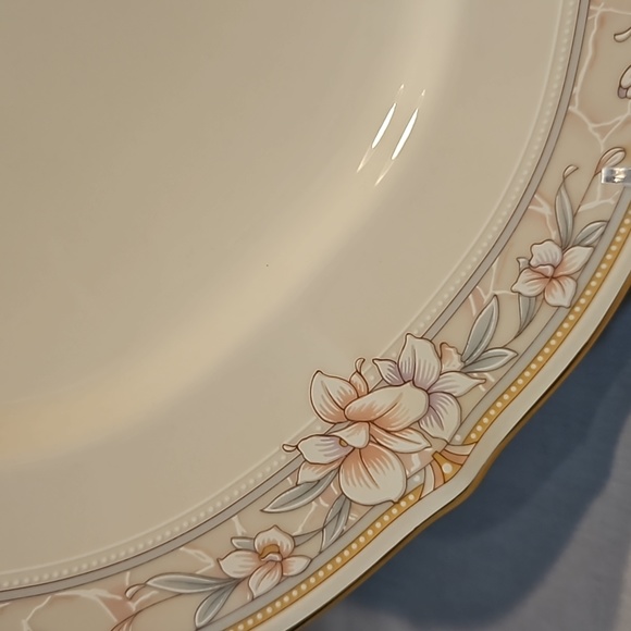 New Noritake Windsor Garden 7302 Round Chop/Serving Platter - Picture 2 of 9
